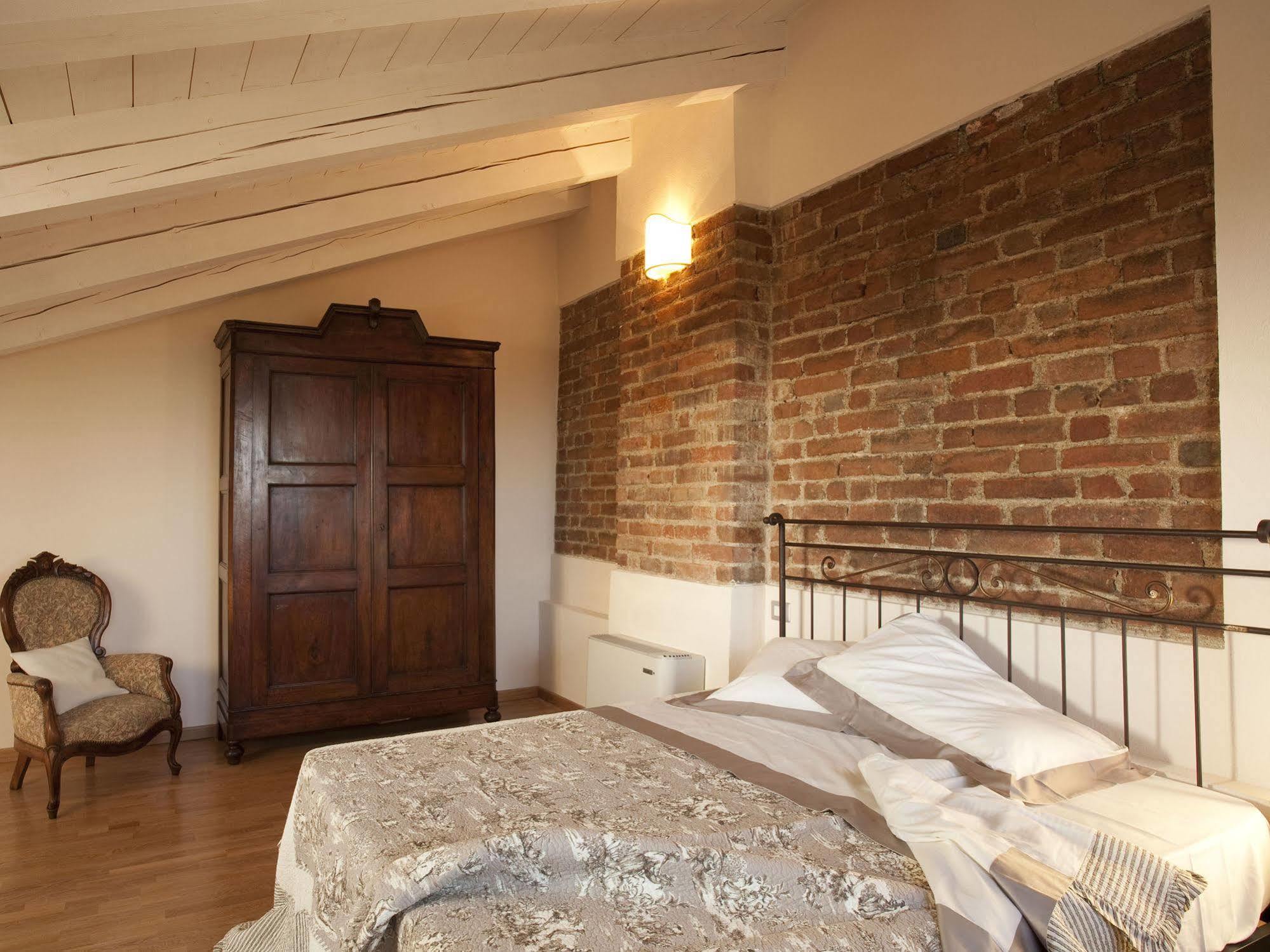 Hotel Relais Palazzo Paleologi Sec.Xiv Lu (Piedmont) Zimmer foto